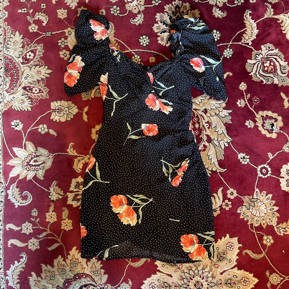 Floral Print Black Mini dress with Puffy Sleeves